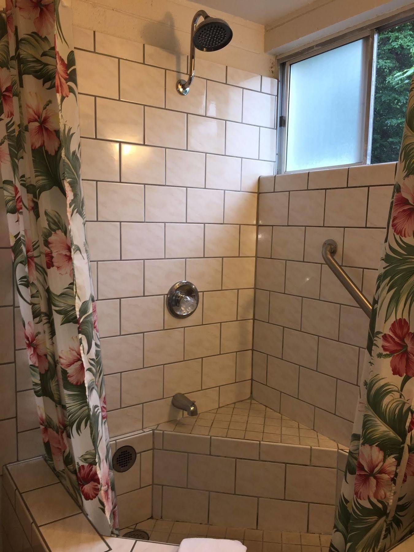 Dolphin Bay Hotel Hilo Dış mekan fotoğraf